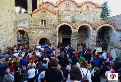 Πλήθος πιστών στους Δ΄ Χαιρετισμούς στον Βυζαντινό Μυστρά