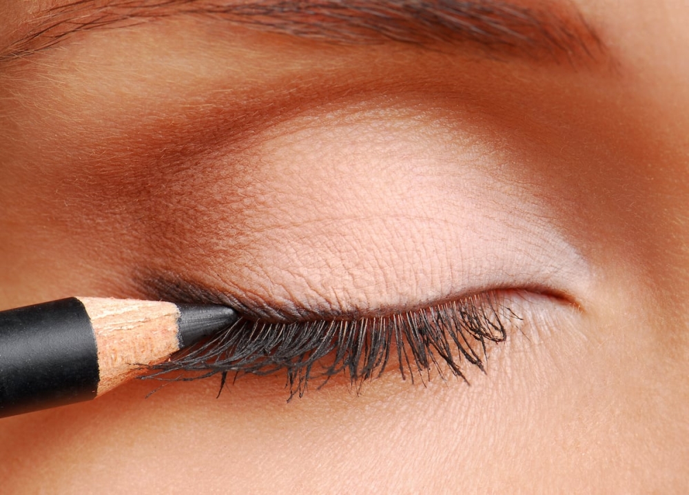 5 &lambda;ό&gamma;&omicron;&iota; &gamma;&iota;&alpha; &nu;&alpha; &pi;&epsilon;&iota;&sigmaf; &laquo;&nu;&alpha;&iota;&raquo; &sigma;&tau;&omicron; &kappa;&alpha;&phi;έ eyeliner &kappa;&alpha;&iota; &mu;&omicron;&lambda;ύ&beta;&iota; &mu;&alpha;&tau;&iota;ώ&nu;
