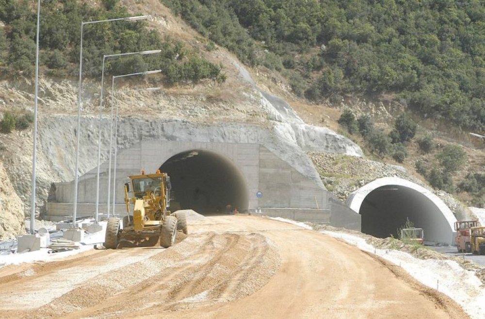 &Tau;&omicron; &pi;&rho;ό&beta;&lambda;&eta;&mu;&alpha; &mu;&epsilon; &tau;&iota;&sigmaf; &mu;&epsilon;&lambda;έ&tau;&epsilon;&sigmaf; &delta;&eta;&mu;&omicron;&sigma;ί&omega;&nu; έ&rho;&gamma;&omega;&nu;