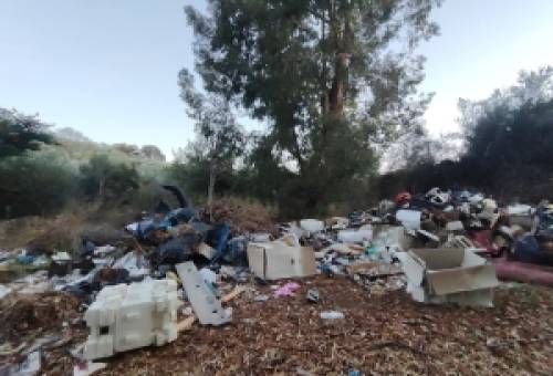 Αμετάβλητη η «χωματερή» στο ύψος της γέφυρας της Κελεφίνας