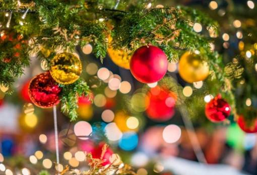 Ο Κλαδάς «φοράει» τα γιορτινά του και υποδέχεται τα Χριστούγεννα