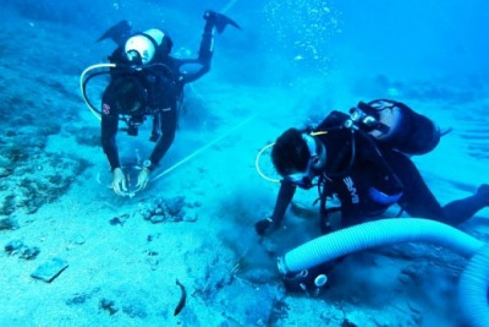 &Nu;έ&alpha; &epsilon;&upsilon;&rho;ή&mu;&alpha;&tau;&alpha; &sigma;&tau;&omicron; &nu;&alpha;&upsilon;ά&gamma;&iota;&omicron; &tau;&omicron;&upsilon; &ldquo;&Mu;έ&nu;&tau;&omicron;&rho;&alpha;&rdquo;