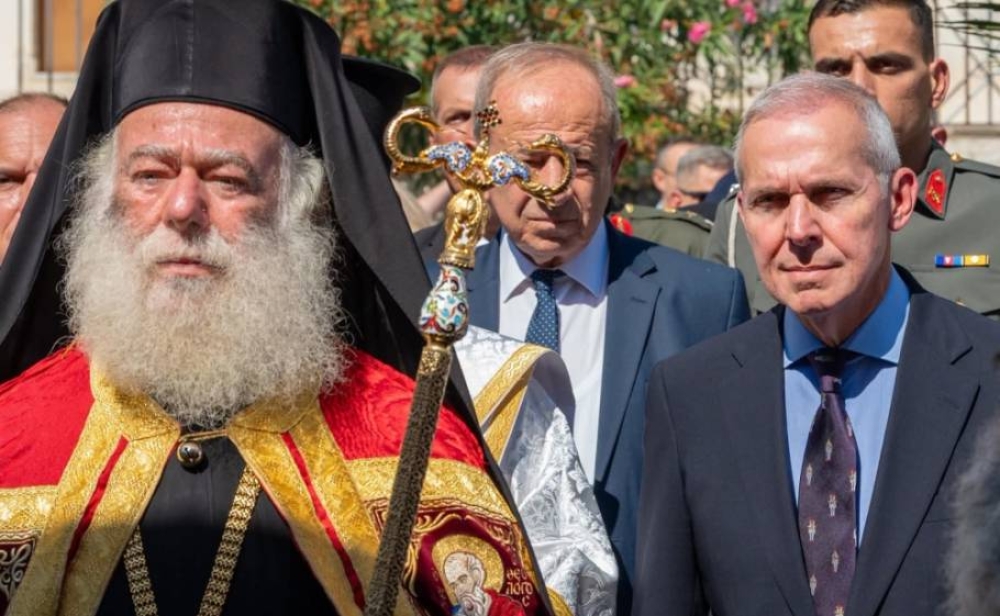 &Alpha;&pi;&lambda;ό&sigmaf; &iota;&epsilon;&rho;&alpha;&pi;ό&sigma;&tau;&omicron;&lambda;&omicron;&sigmaf; &delta;ί&pi;&lambda;&alpha; &sigma;&tau;&eta;&nu; &alpha;&kappa;&rho;&alpha;ί&alpha; &phi;&tau;ώ&chi;&epsilon;&iota;&alpha;