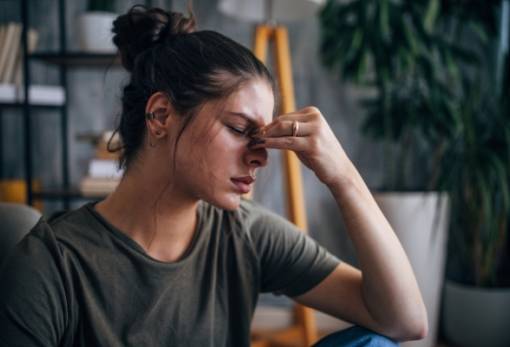 5 tips για να ελέγξεις την ημικρανία κατά τη διάρκεια του ταξιδιού σου