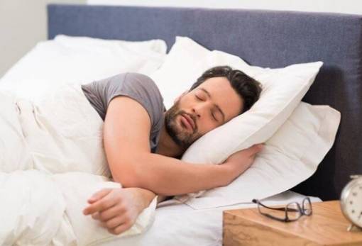 Ο ύπνος έως πέντε ώρες το βράδυ αυξάνει τον κίνδυνο για πολλαπλές χρόνιες παθήσεις