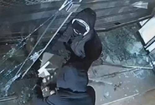 Κινηματογραφικό «ντου» σε κοσμηματοπωλείο της Σπάρτης!