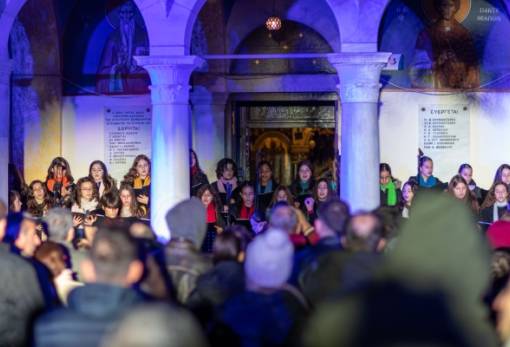 Η Βαμβακού «σάλπισε» τον ερχομό των Χριστουγέννων όπως μόνο εκείνη ξέρει