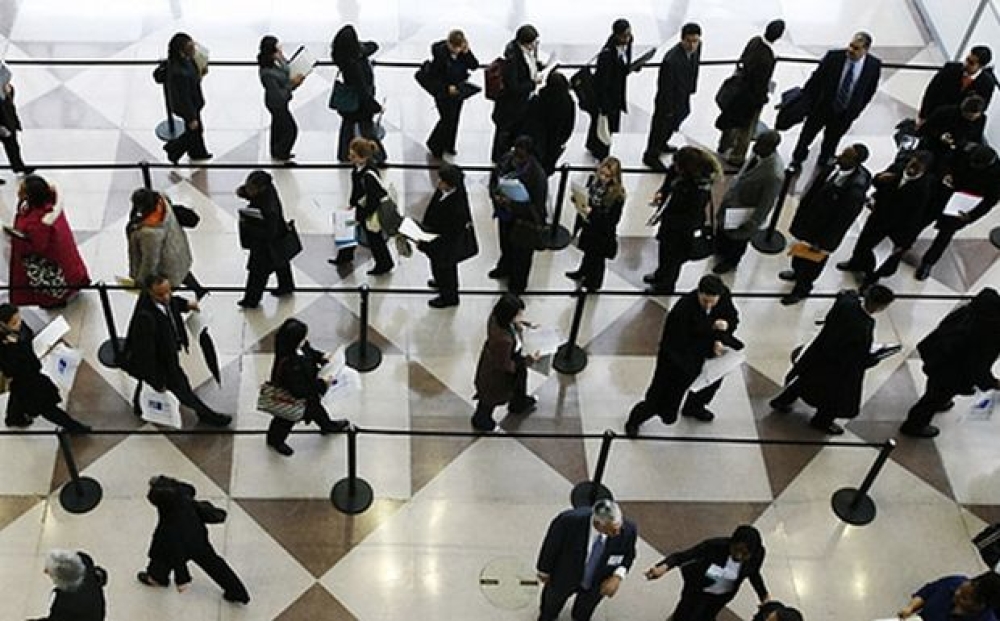 &Nu;έ&alpha; &pi;&rho;&omicron;&kappa;ή&rho;&upsilon;&xi;&eta; &phi;έ&rho;&nu;&epsilon;&iota; &pi;ά&nu;&omega; &alpha;&pi;ό 3.200 &nu;έ&epsilon;&sigmaf; &pi;&rho;&omicron;&sigma;&lambda;ή&psi;&epsilon;&iota;&sigmaf; &sigma;&epsilon; &delta;&eta;&mu;ό&sigma;&iota;&omicron; &kappa;&alpha;&iota; &iota;&delta;&iota;&omega;&tau;&iota;&kappa;ό &tau;&omicron;&mu;έ&alpha;