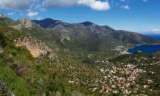 &Sigma;&tau;&omicron;&nu; &delta;&rho;ό&mu;&omicron; &gamma;&iota;&alpha; &tau;&alpha; &laquo;&Alpha;&pi;ά&tau;&eta;&tau;&alpha; &Beta;&omicron;&upsilon;&nu;ά&raquo; &tau;&omicron; &Chi;&iota;&omicron;&nu;&omicron;&beta;&omicron;ύ&nu;&iota; &Pi;ά&rho;&nu;&omega;&nu;&alpha;