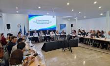 &Sigma;&tau;&eta;&nu; &Epsilon;&pi;&iota;&tau;&rho;&omicron;&pi;ή &Pi;&alpha;&rho;&alpha;&kappa;&omicron;&lambda;&omicron;ύ&theta;&eta;&sigma;&eta;&sigmaf; &tau;&omicron;&upsilon; &laquo;&Pi;&epsilon;&lambda;&omicron;&pi;ό&nu;&nu;&eta;&sigma;&omicron;&sigmaf; 2021-2027&raquo; &omicron; &Delta;. &Sigma;&pi;ά&rho;&tau;&eta;&sigmaf;