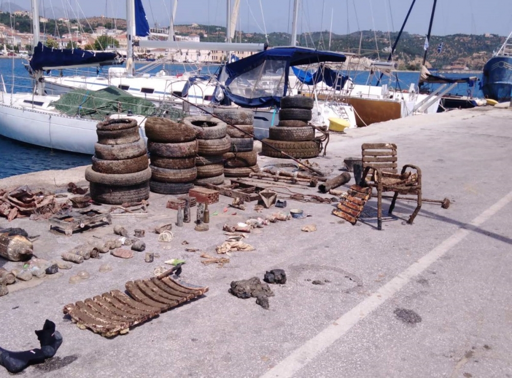 Υποθαλάσσιος… «κάδος» ο βυθός στο λιμάνι Γυθείου (ΦΩΤΟ)