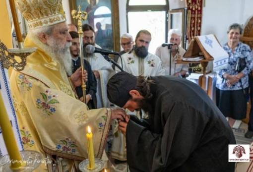 Ρασοφορία δόκιμου μοναχού κατά την πανήγυρη στον ΙΝ Οσίου Θωμά εν Μαλεώ
