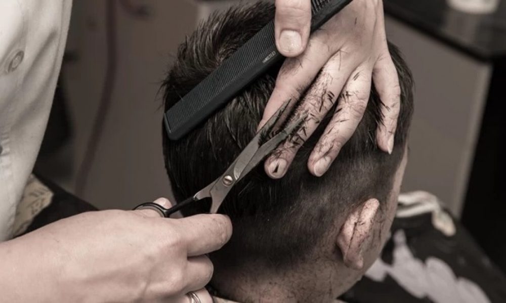 Αντί για κούρεμα παρά λίγο να υποστεί ασέλγεια στη Σκάλα…;