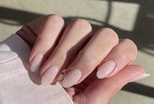 Το απόλυτο τρικ θα κάνει τα νύχια σου πιο γερά από ποτέ!