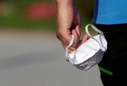 Κορωνοϊός Πότε θα απαλλαγούμε από τις μάσκες; Τι λέει έρευνα για την αερογενή μετάδοση του ιού