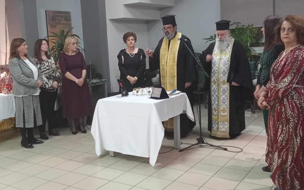 &Sigma;&epsilon; &gamma;&iota;&omicron;&rho;&tau;&iota;&nu;ή &alpha;&tau;&mu;ό&sigma;&phi;&alpha;&iota;&rho;&alpha; έ&kappa;&omicron;&psi;&epsilon; &tau;&eta;&nu; &pi;ί&tau;&alpha; &tau;&omicron;&upsilon; &omicron; &Pi;&omicron;&lambda;&iota;&tau;&iota;&sigma;&tau;&iota;&kappa;ό&sigmaf; &Sigma;ύ&lambda;&lambda;&omicron;&gamma;&omicron;&sigmaf; &Kappa;&upsilon;&rho;&iota;ώ&nu; &Sigma;&kappa;ά&lambda;&alpha;&sigmaf;