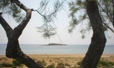 &Lambda;&alpha;&kappa;&epsilon;-&Delta;&alpha;&iota;&mu;&omicron;&nu;&iota;&kappa;ά: &Tau;&omicron; &mu;&alpha;&rho;&mu;&alpha;&rho;&omega;&mu;έ&nu;&omicron; &kappa;&alpha;&rho;ά&beta;&iota; &tau;&omicron;&upsilon; &Mu;&alpha;&rho;&alpha;&theta;&iota;ά