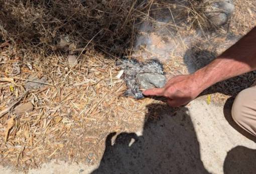 Καλοκαίρι με αναμμένα τσιγάρα και ξεχασμένα ξερόχορτα