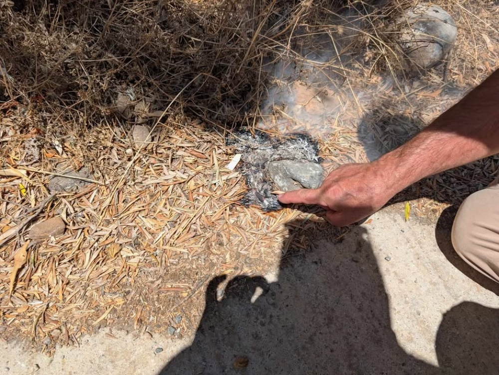 Καλοκαίρι με αναμμένα τσιγάρα και ξεχασμένα ξερόχορτα