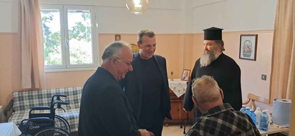 &Tau;&omicron; &Phi;&omega;&sigmaf; ά&nu;&alpha;&psi;&epsilon; &sigma;&tau;&alpha; &mu;ά&tau;&iota;&alpha; &tau;&omicron;&upsilon;&sigmaf;: &Epsilon;&pi;ί&sigma;&kappa;&epsilon;&psi;&eta; &alpha;&gamma;ά&pi;&eta;&sigmaf; &sigma;&tau;&omicron; Ά&sigma;&upsilon;&lambda;&omicron; &Alpha;&nu;&iota;ά&tau;&omega;&nu;