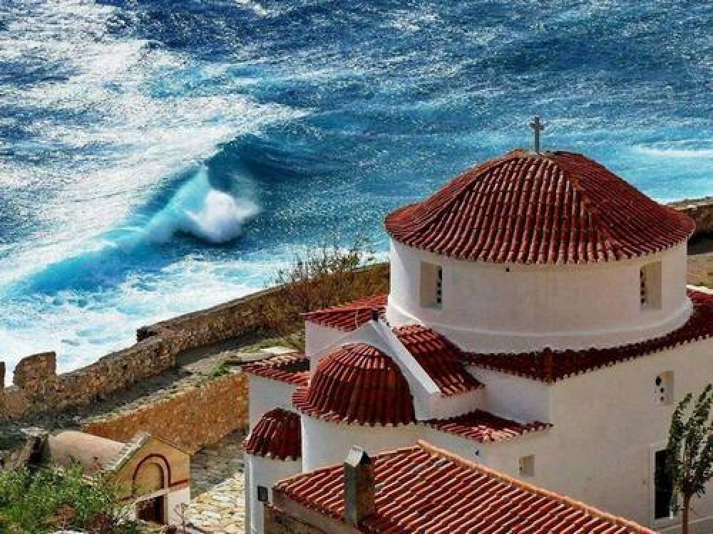 Η Αντιγόνη κι η Παναγία η Χρυσαφίτισσα (Μονεμβασιά)