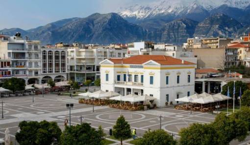 &Eta; &laquo;&alpha;&nu;ά&sigma;&tau;&alpha;&sigma;&eta;&raquo; &tau;&omicron;&upsilon; &Mu;&alpha;&mu;-&Rho;&alpha; &kappa;&alpha;&iota; &eta; &epsilon;&pi;&iota;&lambda;&epsilon;&kappa;&tau;&iota;&kappa;ή &mu;&nu;ή&mu;&eta;