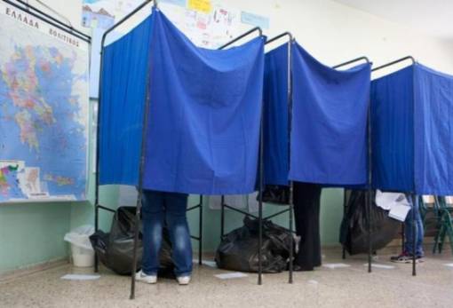 Παραβάν με τάμπλετ αντί για ψηφοδέλτιο στις αυτοδιοικητικές εκλογές 2028