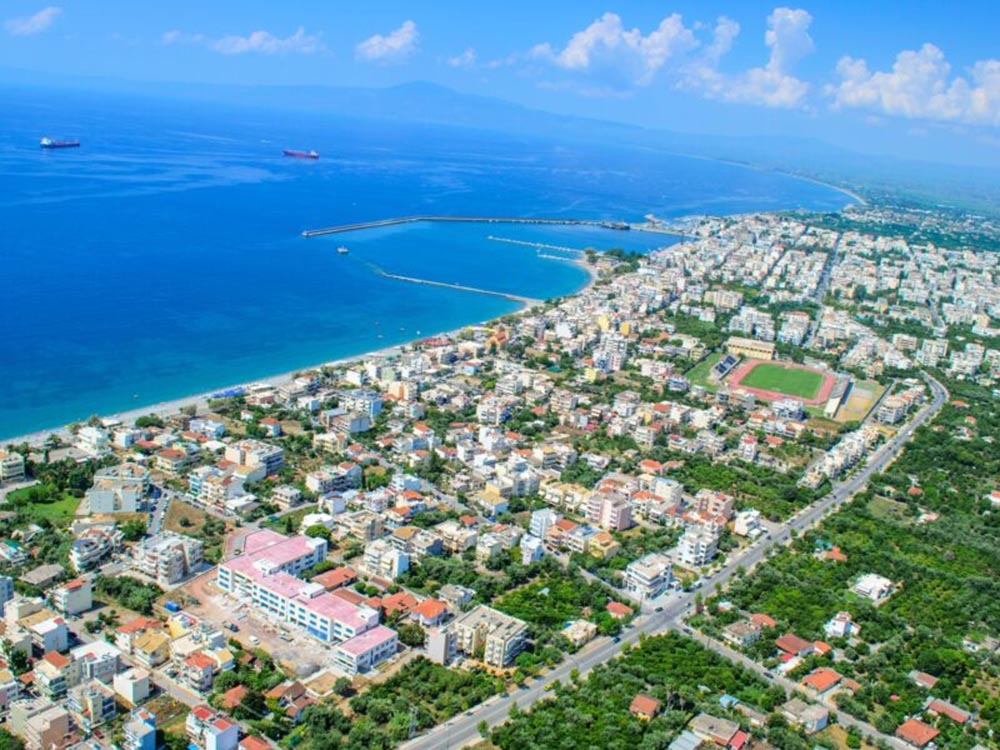 &Kappa;&alpha;&lambda;&alpha;&mu;ά&tau;&alpha; &eta; &laquo;&pi;&iota;&omicron; &pi;&rho;ά&sigma;&iota;&nu;&eta; &epsilon;&lambda;&lambda;&eta;&nu;&iota;&kappa;ή &pi;ό&lambda;&eta;&raquo;