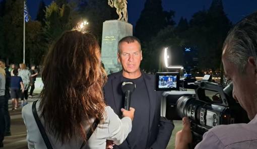 &Sigma;&tau;&eta;&nu; &Tau;&rho;ί&pi;&omicron;&lambda;&eta; &omicron; &Mu;&iota;&chi;ά&lambda;&eta;&sigmaf; &Beta;&alpha;&kappa;&alpha;&lambda;ό&pi;&omicron;&upsilon;&lambda;&omicron;&sigmaf; &gamma;&iota;&alpha; &tau;&eta;&nu; &epsilon;&pi;&iota;&sigma;&tau;&rho;&omicron;&phi;ή &tau;&omicron;&upsilon; &Kappa;&omicron;&lambda;&omicron;&kappa;&omicron;&tau;&rho;ώ&nu;&eta;