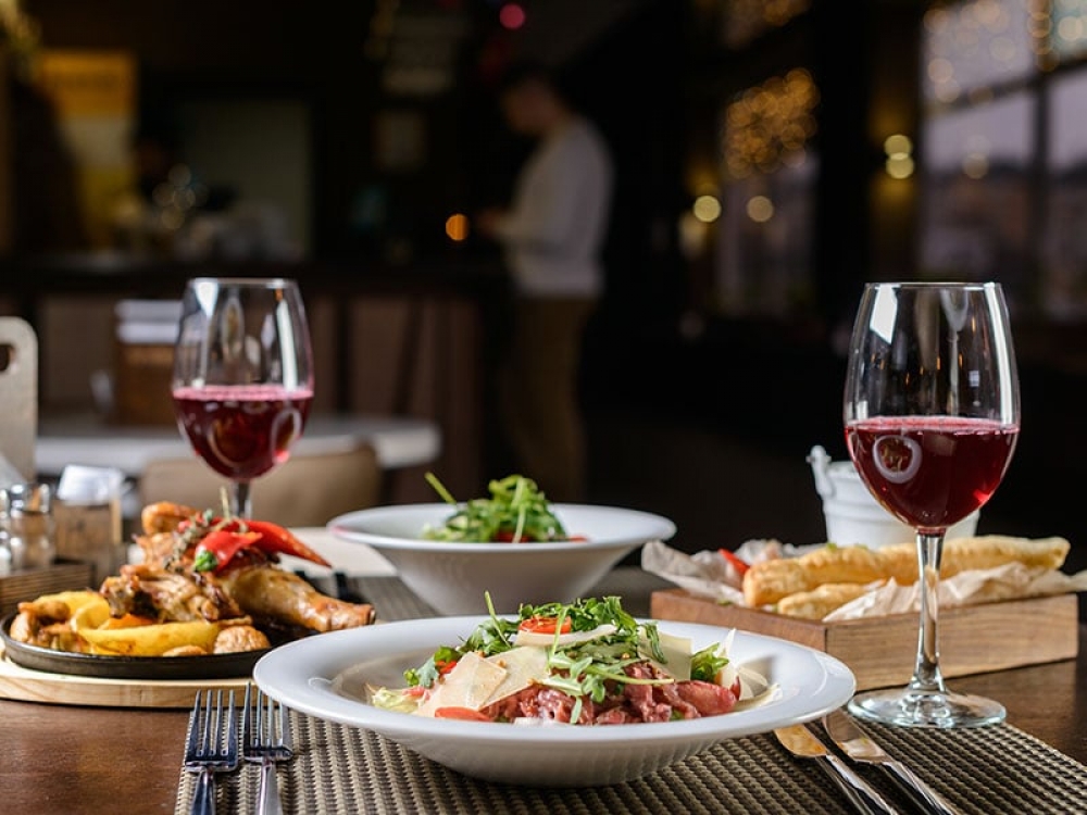 &Pi;ό&sigma;&omicron; &alpha;&rho;&gamma;ά &epsilon;ί&nu;&alpha;&iota; &tau;&omicron; &laquo;&pi;&omicron;&lambda;ύ &alpha;&rho;&gamma;ά&raquo; &pi;&omicron;&upsilon; &lambda;έ&mu;&epsilon; &gamma;&iota;&alpha; &tau;&omicron; &delta;&epsilon;ί&pi;&nu;&omicron; &mu;&alpha;&sigmaf;;