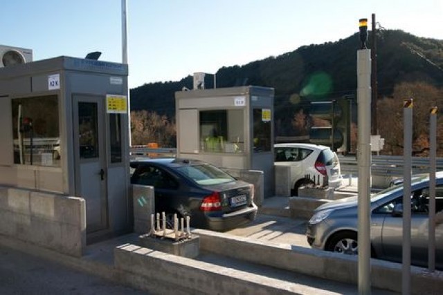 &Alpha;&pi;&alpha;&gamma;&omicron;&rho;&epsilon;&upsilon;&tau;&iota;&kappa;ό &tau;&omicron; &tau;&alpha;&xi;ί&delta;&iota; &mu;&epsilon; &alpha;&upsilon;&tau;&omicron;&kappa;ί&nu;&eta;&tau;&omicron; &lambda;ό&gamma;&omega; &alpha;&nu;&alpha;&tau;ί&mu;&eta;&sigma;&eta;&sigmaf; &tau;&omega;&nu; &delta;&iota;&omicron;&delta;ί&omega;&nu;,