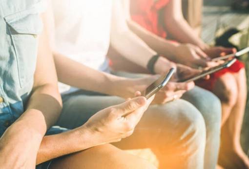 Η συχνή χρήση smartphone κάνει τους έφηβους παχύσαρκους