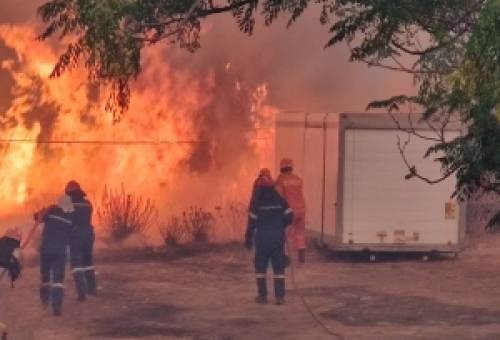 Γλίτωσαν τα σπίτια στα Κονάκια Μάνης