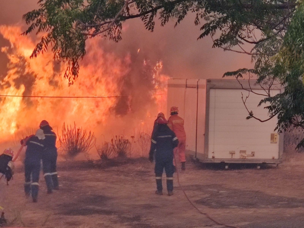 Γλίτωσαν τα σπίτια στα Κονάκια Μάνης