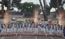 &Epsilon;&kappa;&pi;&alpha;ί&delta;&epsilon;&upsilon;&sigma;&eta; &mu;&epsilon; &alpha;&xi;ί&epsilon;&sigmaf;: &Epsilon;&nu;&tau;&upsilon;&pi;&omega;&sigma;&iota;&alpha;&kappa;ό &phi;&iota;&nu;ά&lambda;&epsilon; &tau;&eta;&sigmaf; &sigma;&chi;&omicron;&lambda;&iota;&kappa;ή&sigmaf; &chi;&rho;&omicron;&nu;&iota;ά&sigmaf; &sigma;&tau;&omicron; &Epsilon;&kappa;&pi;&alpha;&iota;&delta;&epsilon;&upsilon;&tau;ή&rho;&iota;&omicron; &Pi;&omicron;&lambda;&upsilon;&chi;&rho;&omicron;&nu;ά&kappa;&omicron;&upsilon;