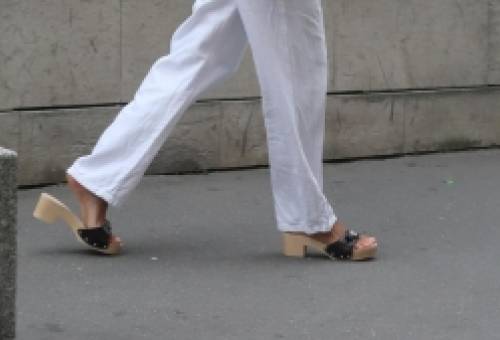 «Άνοιξη 2026: Τα παπούτσια που βελτιώνουν τη στάση σώματος»