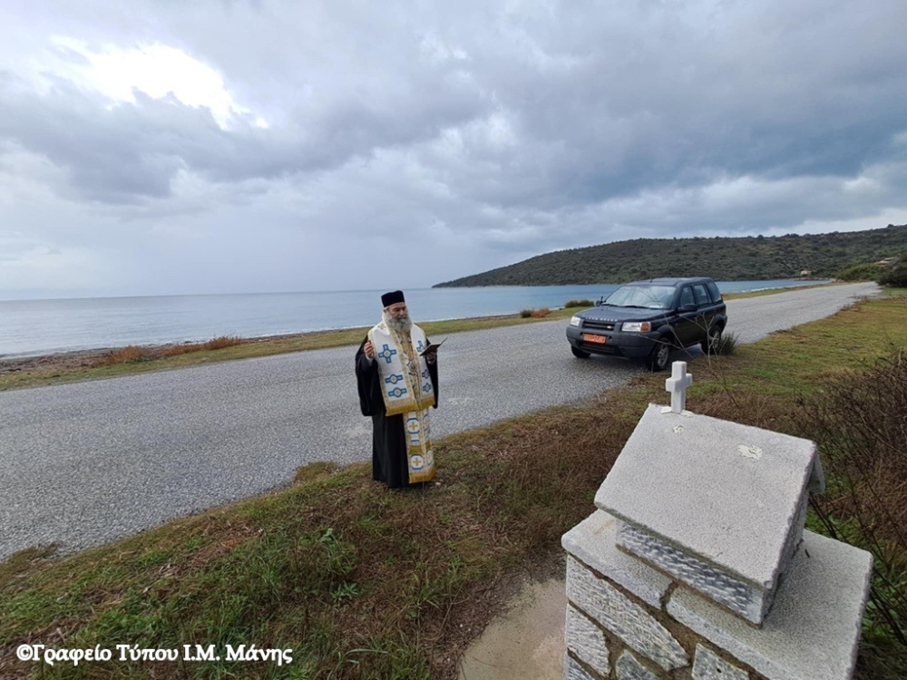 &Tau;&rho;&iota;&sigma;ά&gamma;&iota;&omicron; &sigma;&tau;&eta; &mu;&nu;ή&mu;&eta; &tau;&omicron;&upsilon; &alpha;&epsilon;&iota;&mu;&nu;ή&sigma;&tau;&omicron;&upsilon;  &alpha;&rho;&chi;&iota;&mu;&alpha;&nu;&delta;&rho;ί&tau;&eta; &Alpha;&nu;&delta;&rho;έ&alpha; &Mu;&pi;&omicron;&lambda;&omicron;&beta;ί&nu;&omicron;&upsilon;
