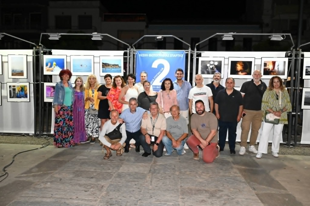 Ό&tau;&alpha;&nu; &tau;&omicron; &laquo;&delta;ύ&omicron;&raquo; &gamma;ί&nu;&epsilon;&tau;&alpha;&iota; &epsilon;&iota;&kappa;ό&nu;&alpha;: &Omicron; &laquo;&phi;&alpha;&kappa;ό&sigmaf;&raquo; &tau;&eta;&sigmaf; &Lambda;&Epsilon;.&Phi;&Omega;.&Sigma;. &gamma;&iota;&omicron;&rho;&tau;ά&zeta;&epsilon;&iota; 25 &chi;&rho;ό&nu;&iota;&alpha; &phi;&omega;&tau;&omicron;&gamma;&rho;&alpha;&phi;&iota;&kappa;ή&sigmaf; &delta;&iota;&alpha;&delta;&rho;&omicron;&mu;ή&sigmaf;