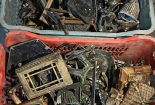 Ιερόσυλοι δεν άφησαν… καντήλι στο κοιμητήριο Έλους