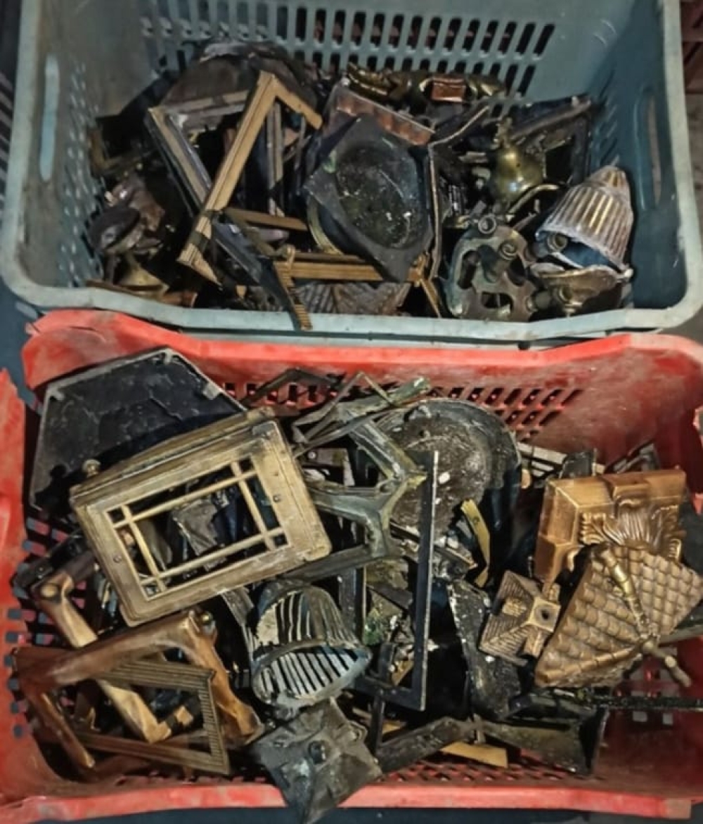 Ιερόσυλοι δεν άφησαν… καντήλι στο κοιμητήριο Έλους