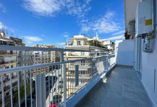 Περιστέρια στο μπαλκόνι: Το σπρέι που θα φτιάξεις μόνη σου και θα τα διώξει