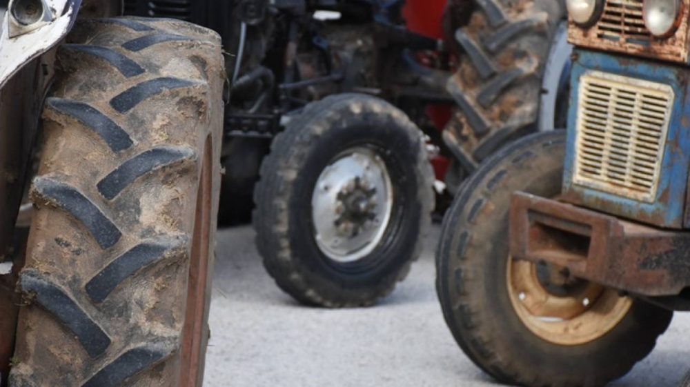 Στους δρόμους κατεβαίνουν αγρότες και τρακτέρ στη Λακωνία