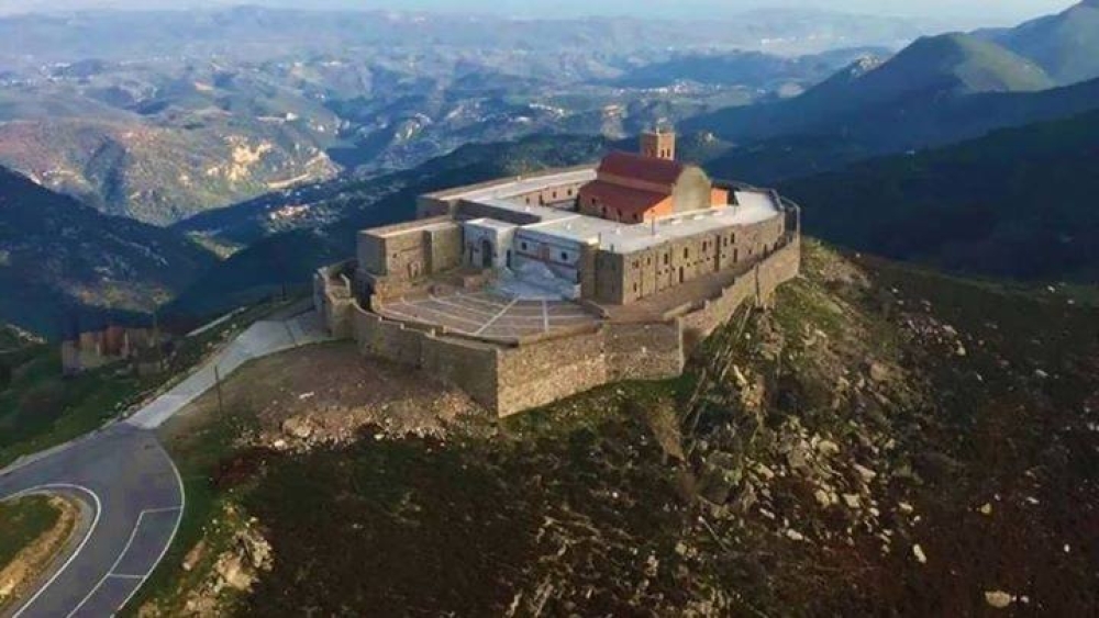 &Pi;&alpha;&nu;&eta;&gamma;&upsilon;&rho;ί&zeta;&epsilon;&iota; &tau;&omicron; &mu;&epsilon;&gamma;ά&lambda;&omicron; &pi;&rho;&omicron;&sigma;&kappa;ύ&nu;&eta;&mu;&alpha; &tau;&eta;&sigmaf; &Mu;ά&nu;&eta;&sigmaf;