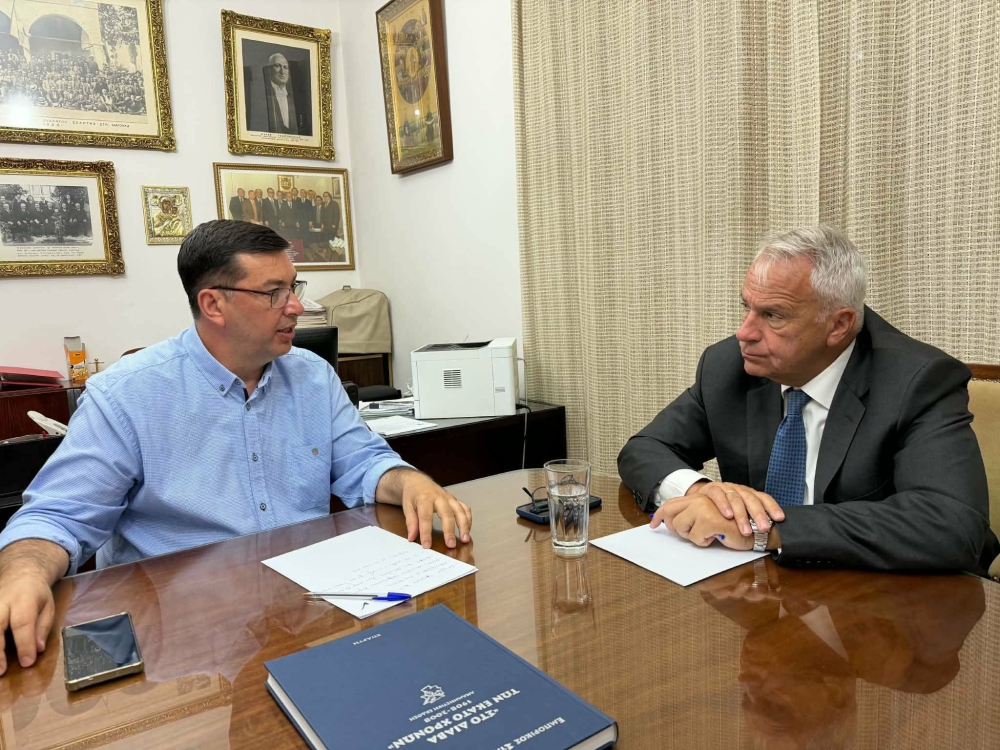 SOS &alpha;&pi;ό &Kappa;&alpha;&rho;&beta;&omicron;&upsilon;&nu;&iota;ά&rho;&eta; &sigma;&epsilon; &Beta;&omicron;&rho;ί&delta;&eta;: &laquo;&Sigma;&epsilon; &alpha;&delta;&iota;έ&xi;&omicron;&delta;&omicron; &omicron; &epsilon;&mu;&pi;&omicron;&rho;&iota;&kappa;ό&sigmaf; &kappa;ό&sigma;&mu;&omicron;&sigmaf;&raquo;