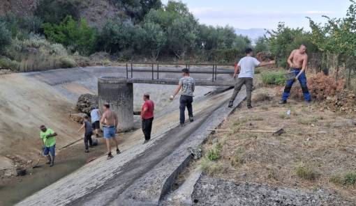 &Omicron;&iota; &pi;&omicron;&lambda;ί&tau;&epsilon;&sigmaf; &kappa;&alpha;&theta;ά&rho;&iota;&sigma;&alpha;&nu; &tau;&iota;&sigmaf; &delta;&epsilon;&xi;&alpha;&mu;&epsilon;&nu;έ&sigmaf; ά&rho;&delta;&epsilon;&upsilon;&sigma;&eta;&sigmaf; &sigma;&tau;&eta;&nu; &Pi;&alpha;&lambda;&alpha;&iota;&omicron;&pi;&alpha;&nu;&alpha;&gamma;&iota;ά