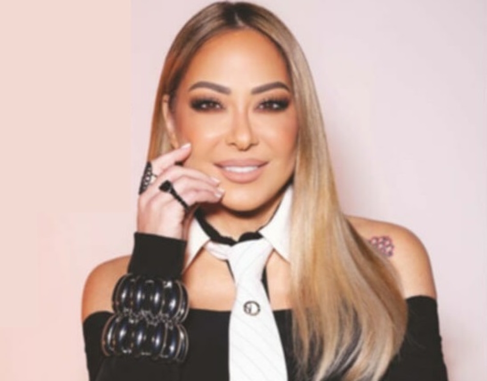 Η Μελίνα Ασλανίδου τραγουδά στην Απιδιά