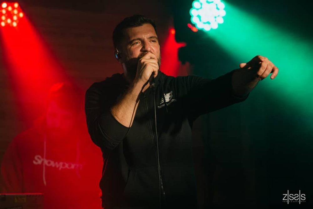 Για την αγάπη της μάνας μιλά ο Anser στην νέα του κυκλοφορία