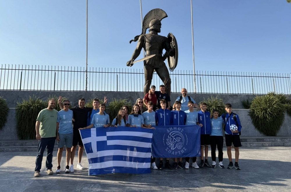 &Mu;&epsilon; &epsilon;&mu;&pi;&epsilon;&iota;&rho;ί&epsilon;&sigmaf; &kappa;&alpha;&iota; &delta;&iota;&alpha;&kappa;&rho;ί&sigma;&epsilon;&iota;&sigmaf; &gamma;ύ&rho;&iota;&sigma;&epsilon; &eta; &Sigma;&pi;ά&rho;&tau;&eta; &alpha;&pi;ό &tau;&omicron;&upsilon;&sigmaf; &Pi;&alpha;&iota;&delta;&iota;&kappa;&omicron;ύ&sigmaf; &Alpha;&gamma;ώ&nu;&epsilon;&sigmaf;