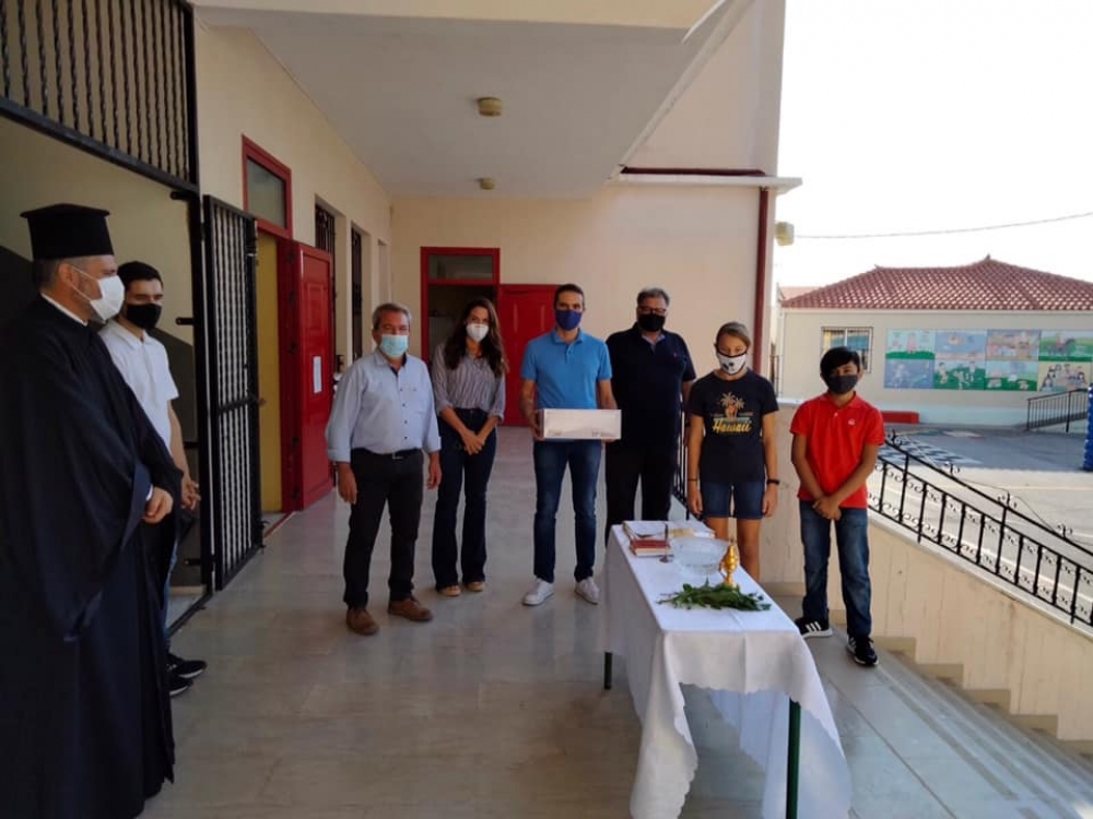 Μαθητές αγόρασαν φορητό απινιδωτή για το Α. Τ. Μονεμβασίας