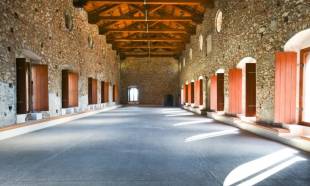 &Pi;&lambda;&eta;&sigma;&iota;ά&zeta;&epsilon;&iota; &eta; &mu;&epsilon;&gamma;ά&lambda;&eta; ώ&rho;&alpha; &tau;&omicron;&upsilon; &beta;&upsilon;&zeta;&alpha;&nu;&tau;&iota;&nu;&omicron;ύ &Mu;&upsilon;&sigma;&tau;&rho;ά